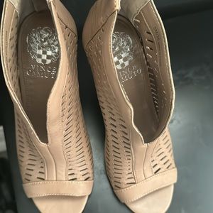vince camuto areanda plunge bootie NEW WITHOUT BOX , never worn